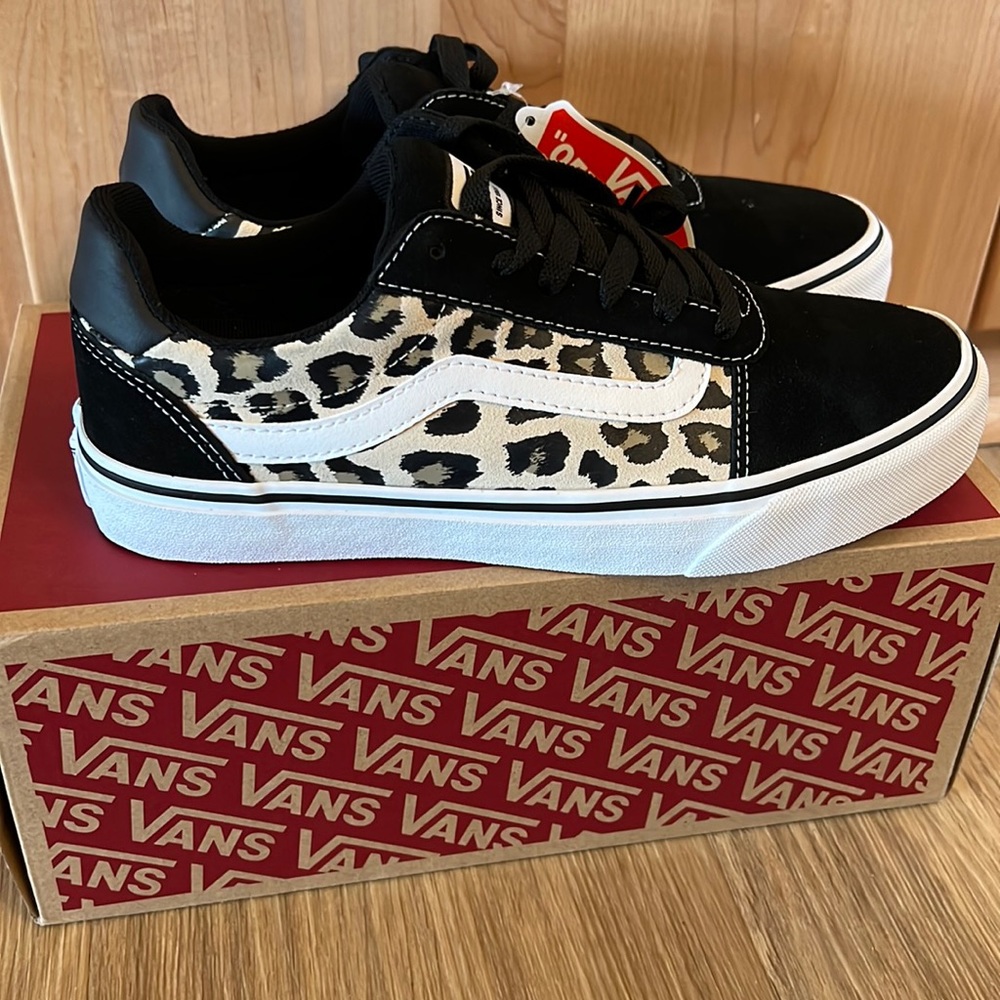 NWT Vans, women’s size 9
